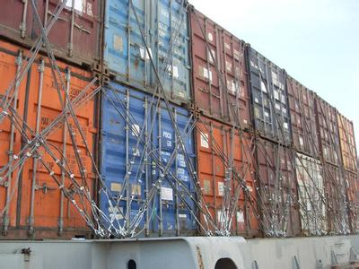 22层楼高的海运集装箱船风波中屹立不倒是什么缘故原由？？？？？？？？